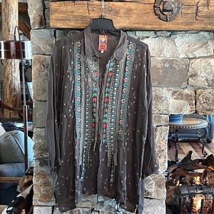 Johnny was grey tunic